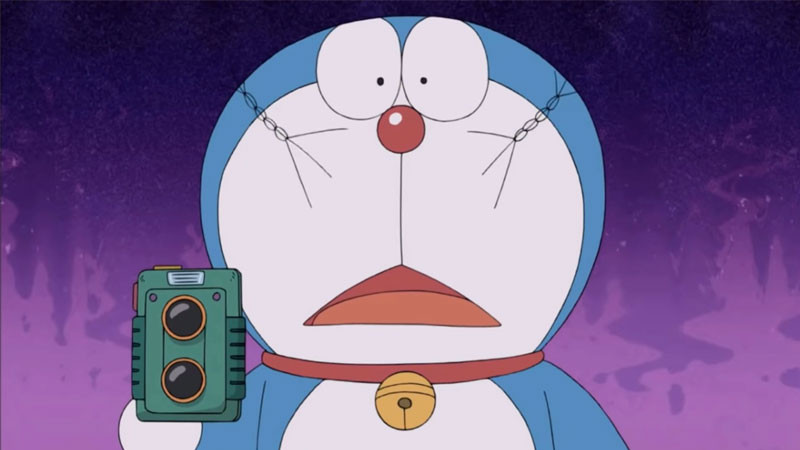 Doraemon đang lúng túng trong một tình huống khó đỡ, rất dí dỏm