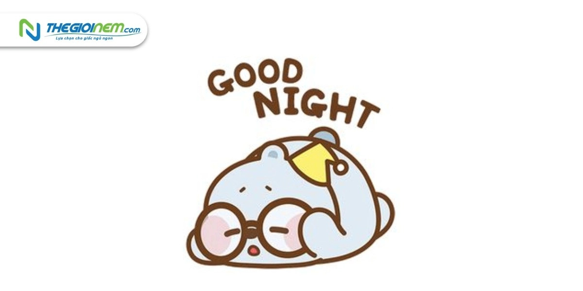 Chú chó nhỏ với biểu cảm buồn ngủ dễ thương, gợi cảm giác muốn được ôm ấp