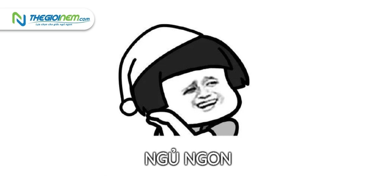 Một chú chó với biểu cảm mặt "ngáo ngơ" đang nằm trên gối, kèm chú thích dí dỏm chúc ngủ ngon