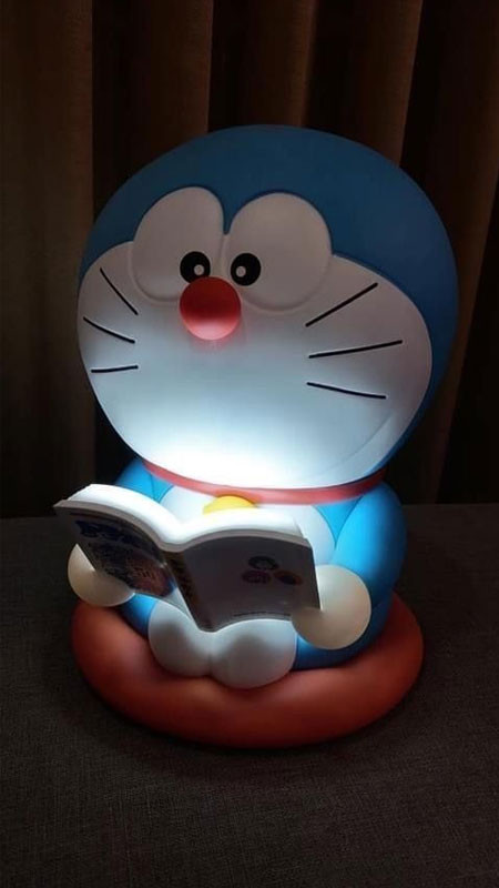 Doraemon phiên bản chibi hóa trang thành một nhân vật hoạt hình khác với biểu cảm ngộ nghĩnh