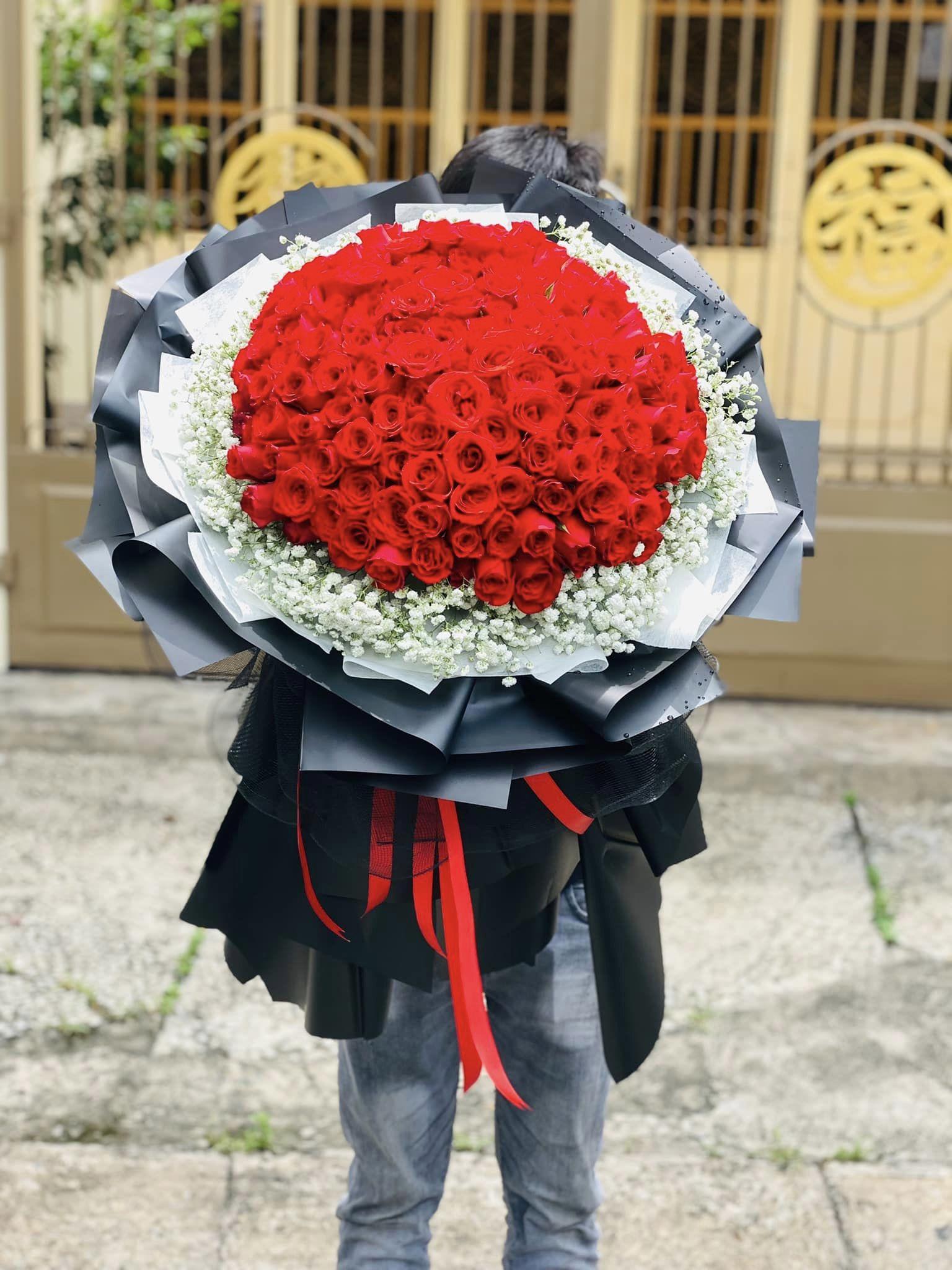 Bó hoa hồng đỏ đẹp nhất với 99 bông tượng trưng tình yêu vĩnh cửu tặng người yêu