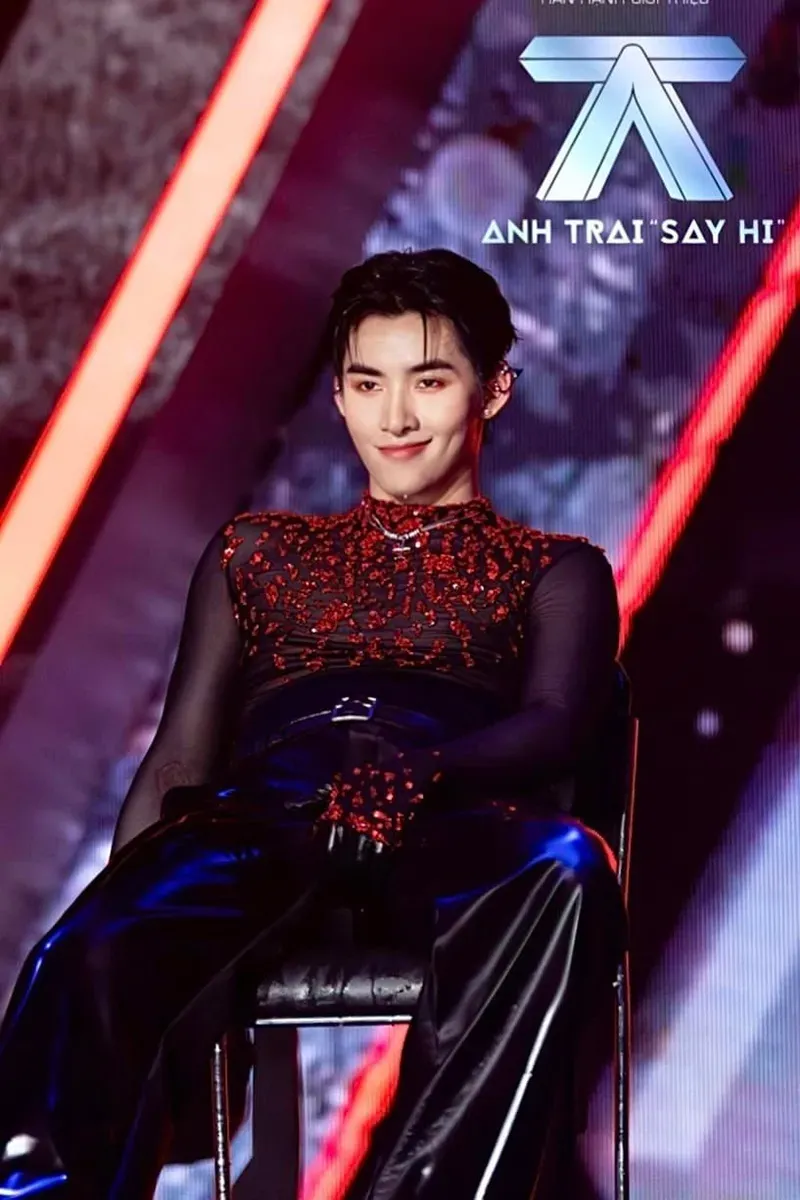 Nụ cười chuẩn "bad boy" của anh chàng khiến nhiều người xem "đổ" ngay lập tức