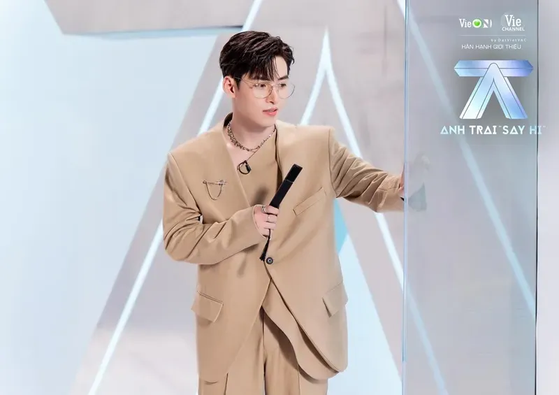 Anh chấp nhận gác lại lời mời debut hấp dẫn tại nước ngoài để tìm cơ hội tỏa sáng tại quê nhà