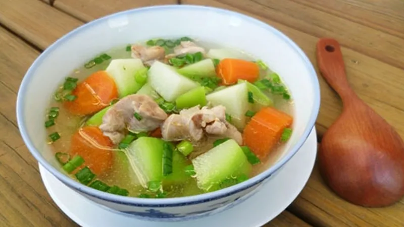 Món canh su su nóng hổi, giải nhiệt cho bữa ăn giảm cân
